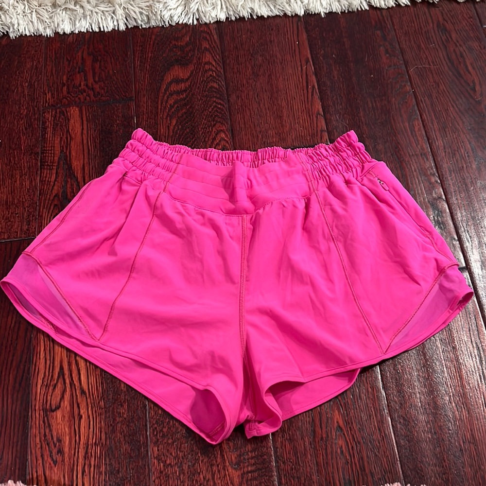 Lululemon Sonic Pink hotty hot high rise 2.5 inch shorts
